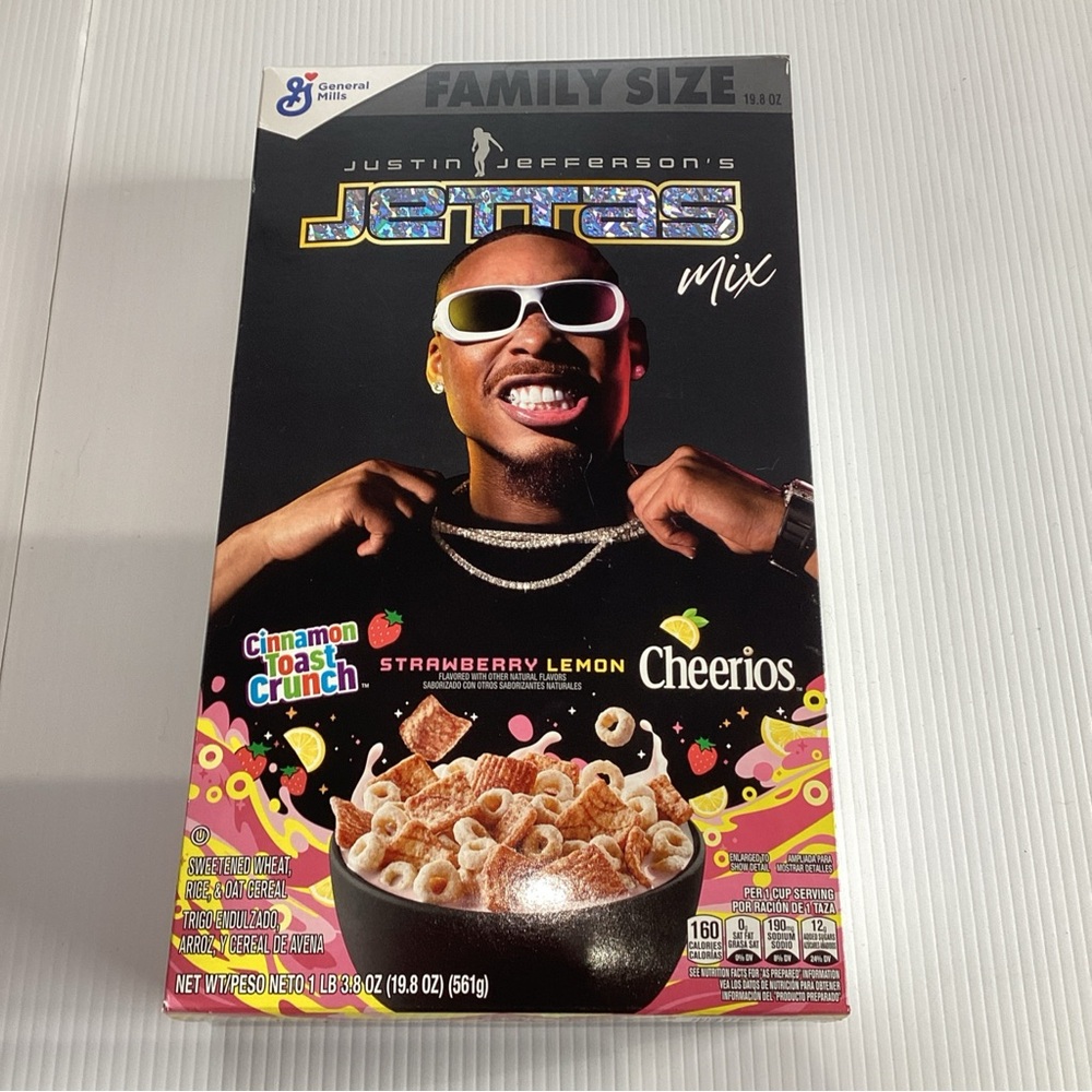 Justin Jefferson’s JETTAS Cereal Box Cinnamon Toast Crunch Family Size 561 Grams